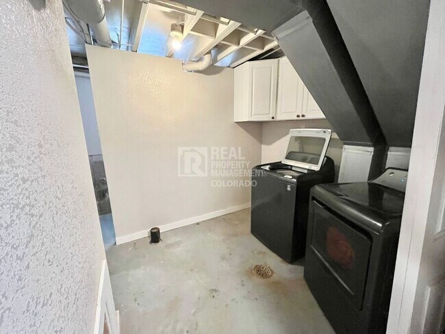 Building Photo - 7402 Treasure Trail Cir