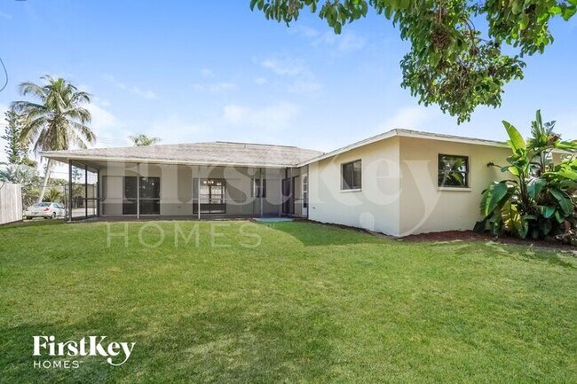 Building Photo - 17560 Oriole Rd