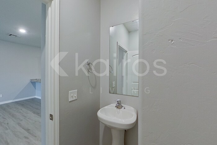 Building Photo - 1020 NW 4th St