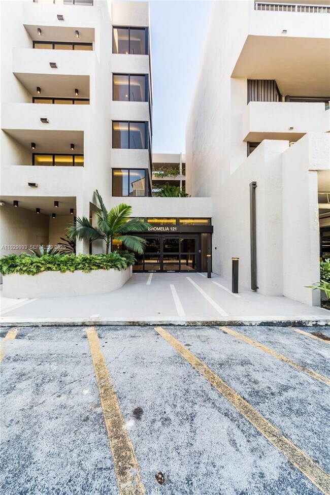 Building Photo - 121 Crandon Blvd