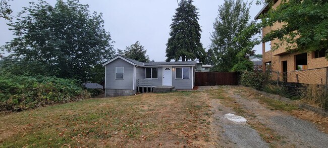 Building Photo - Cozy South Beacon Hill Cottage with 2 bedrooms, bonus room, and large yard with territorial views