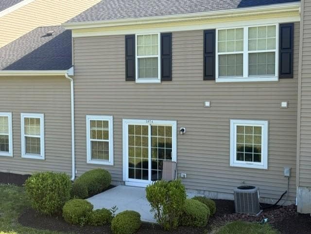 Building Photo - 5974 Valley Forge Dr