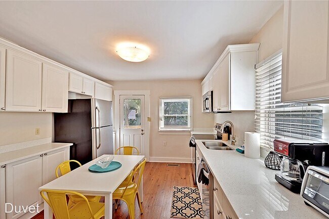 Building Photo - 3 br, 2 bath House - 179 Queen Street 2