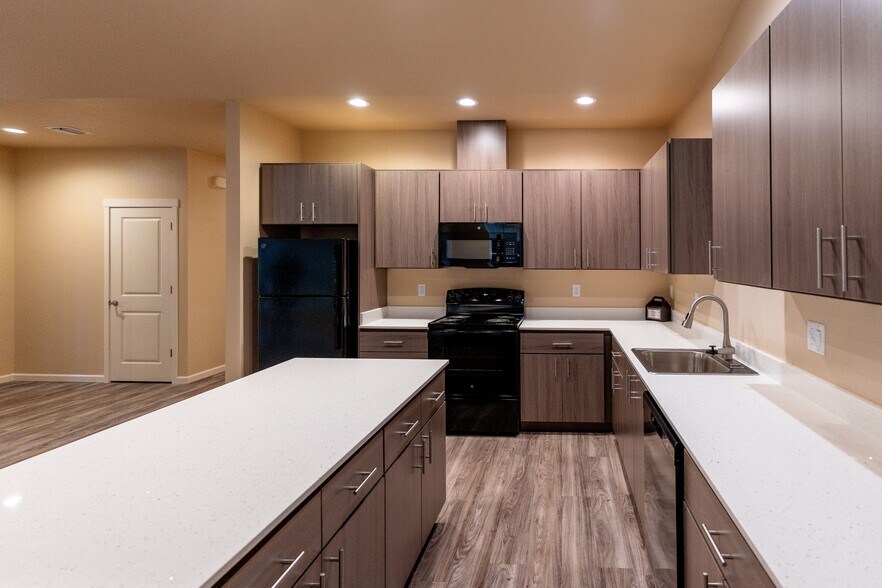 Building Photo - 5803 Joynak St S