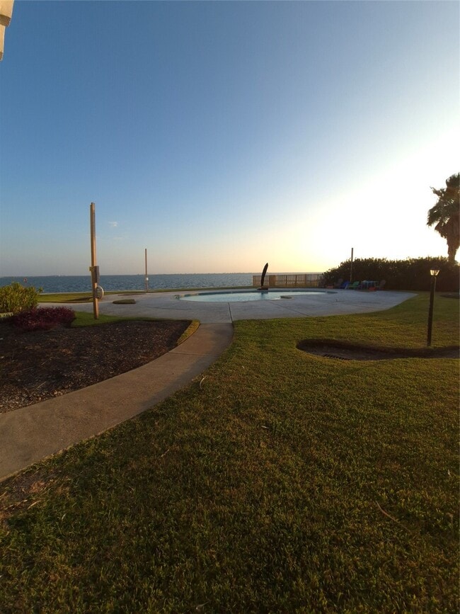 Building Photo - 500 Tiki Dr