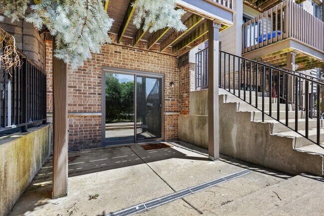 Building Photo - 1444 Stonebridge Cir