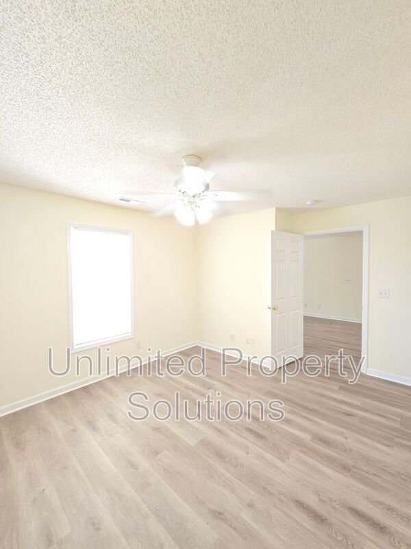 Building Photo - 5010 Hunters Trail