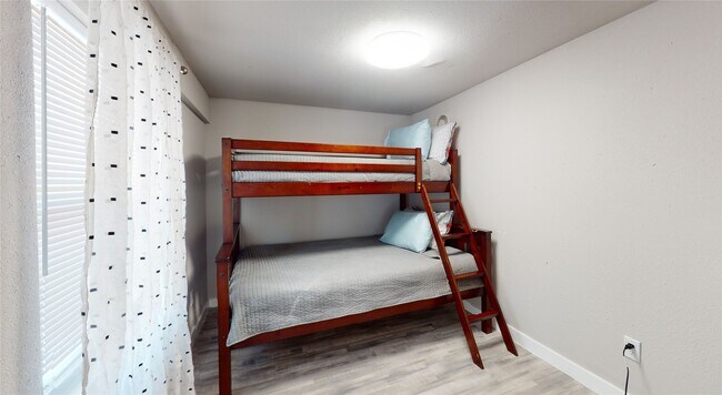 Building Photo - 4507 W Bayshore Dr