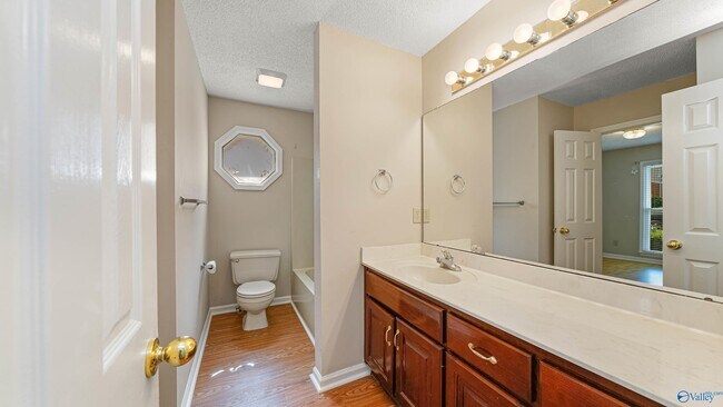 Building Photo - 111 Rolling Lea Pl