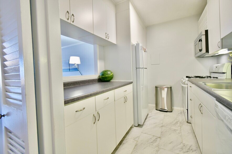 Building Photo - 6 Whittier Pl