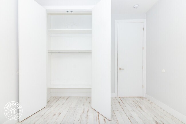 Building Photo - 75 Varet St