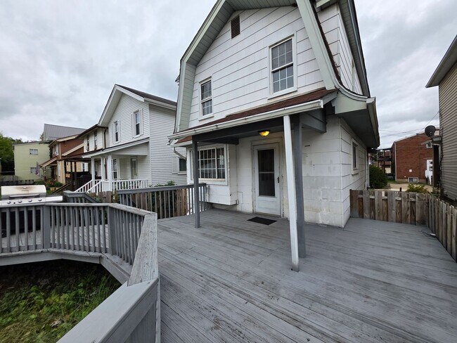 Building Photo - 420 Albert St