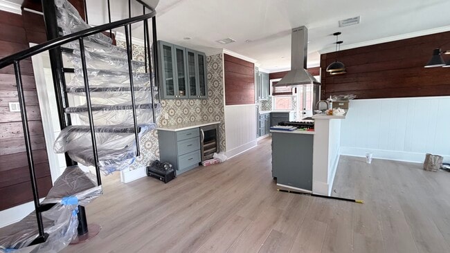 Building Photo - 4330 Coyle St