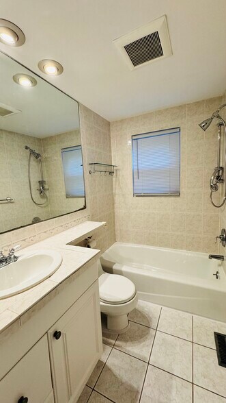 Bathroom 2 - 7 Oak St