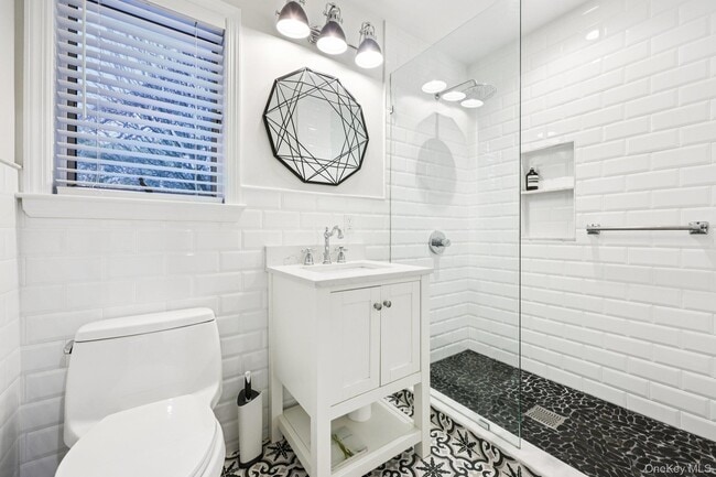 Building Photo - 6 Carol Ln