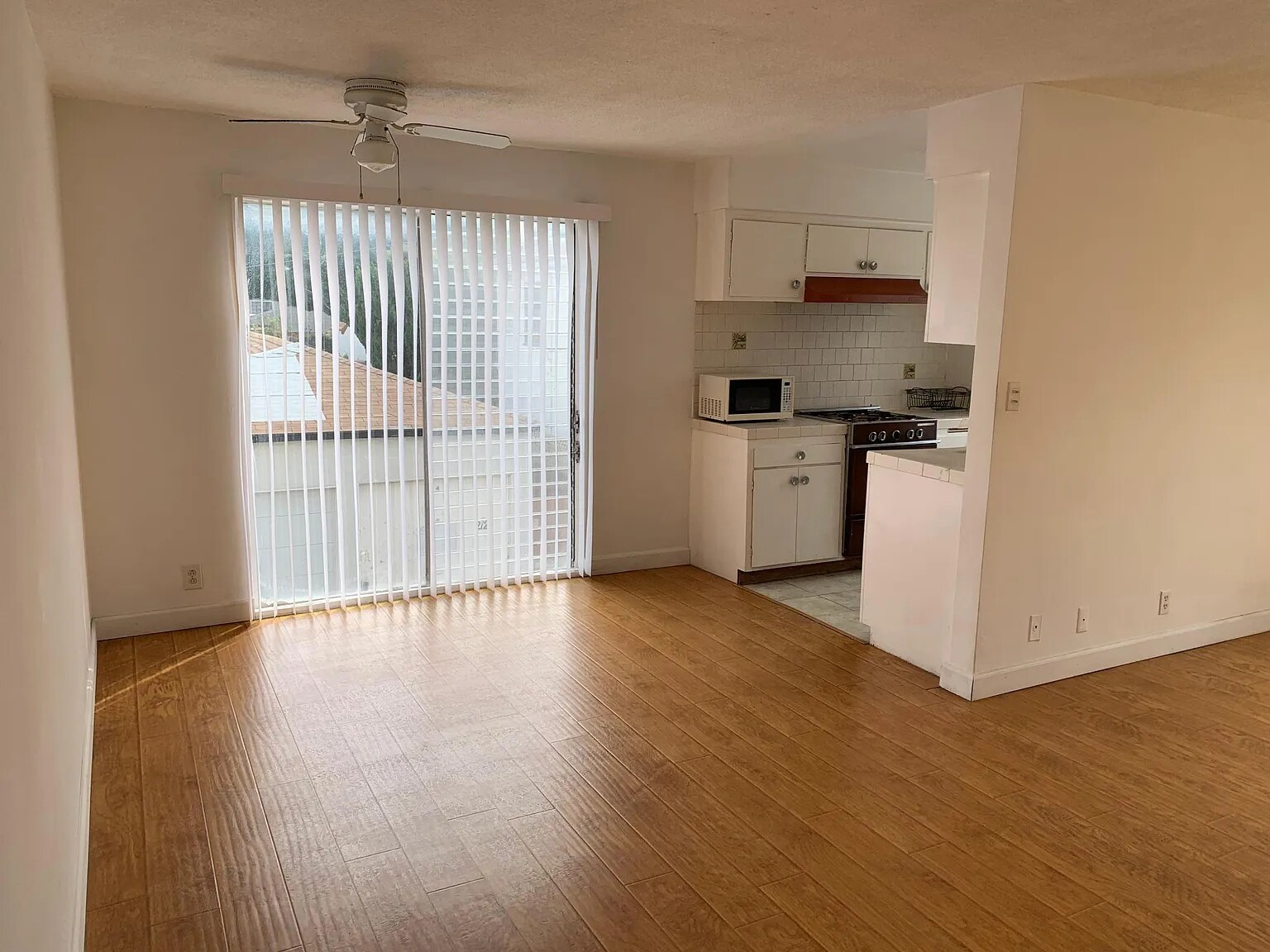 Building Photo - 2122 Ocean Park Blvd