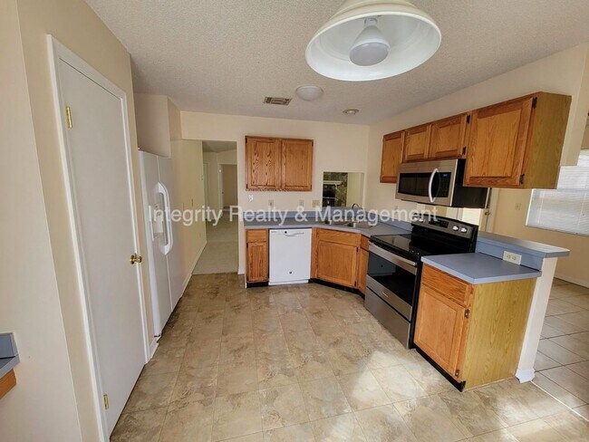 Building Photo - 7519 Allspice Cir N