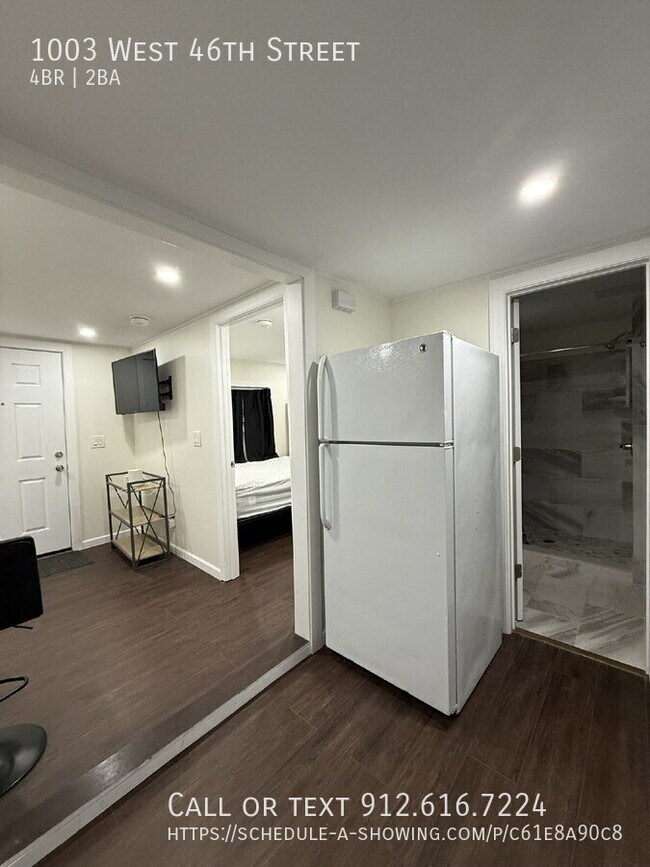 Building Photo - 1003 W 46th St