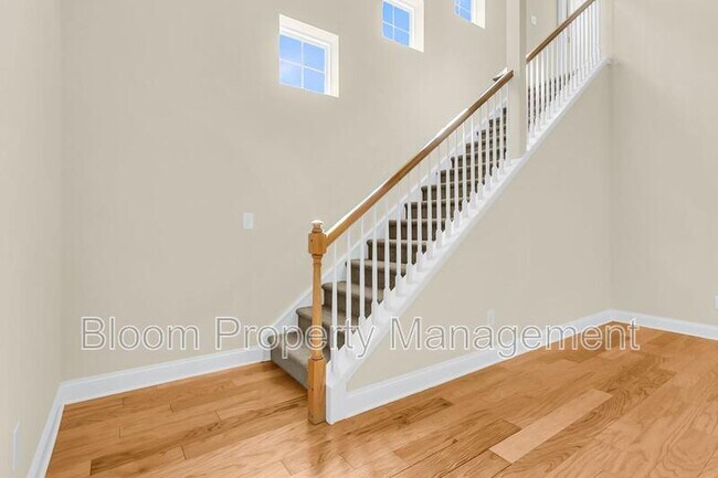 Building Photo - 2649 Lohr Dr