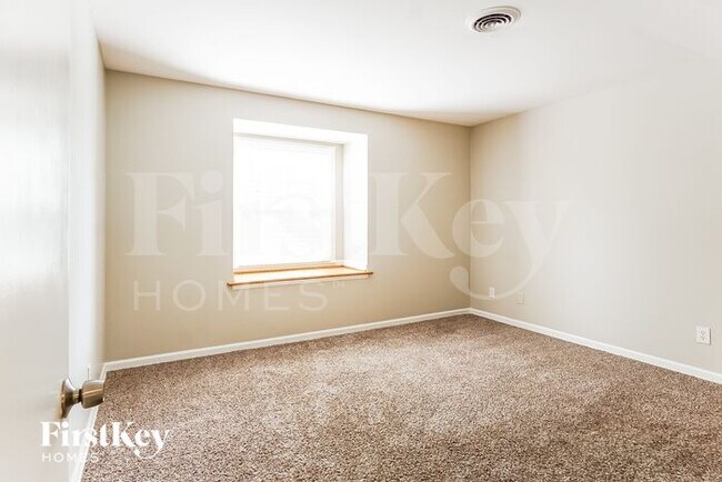 Building Photo - 2204 Lynncrest Ln