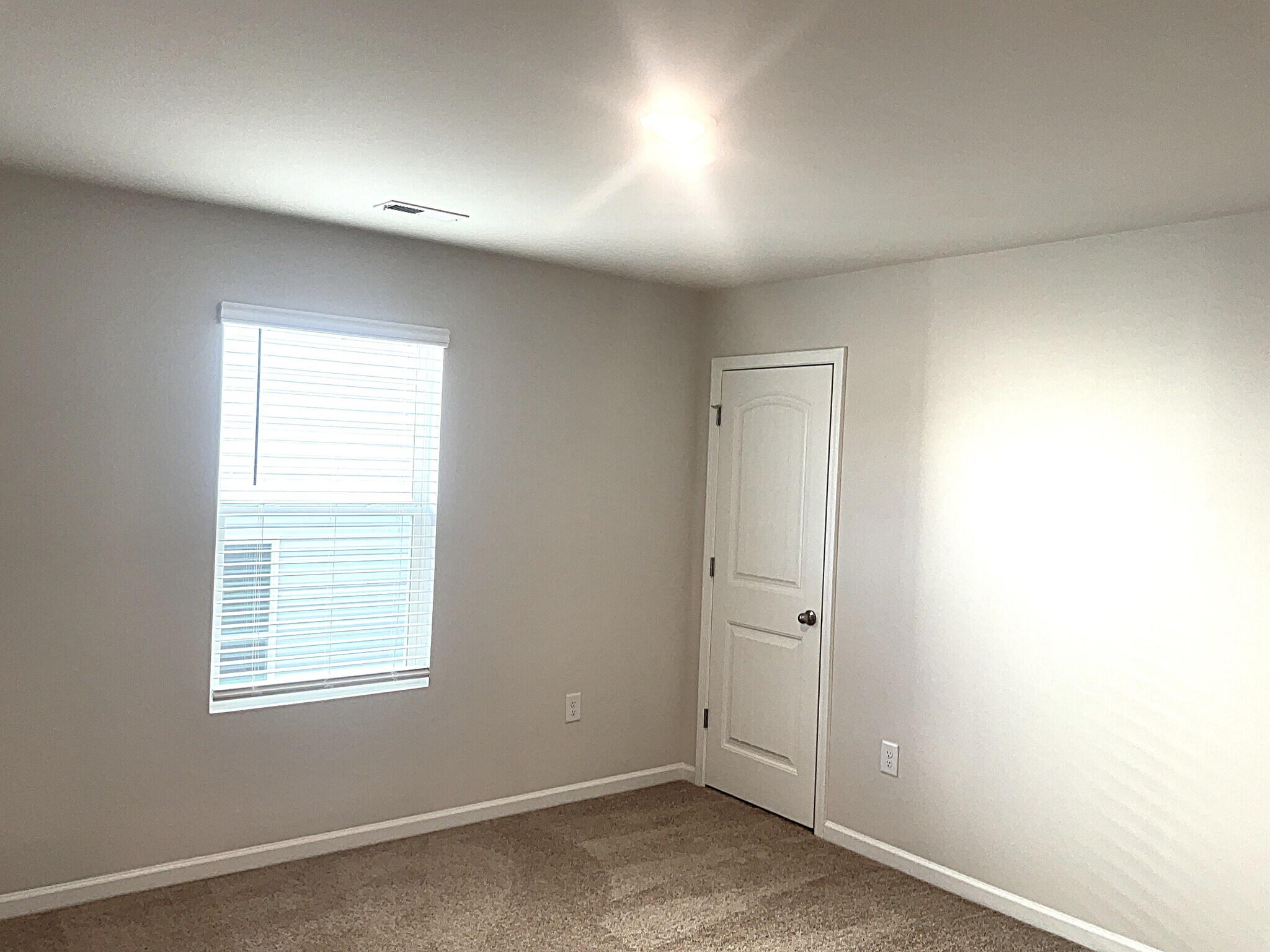 Building Photo - 3260 Emberly Dr