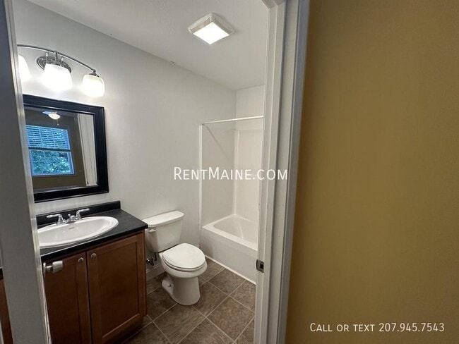 Building Photo - 11 Basketball Ct