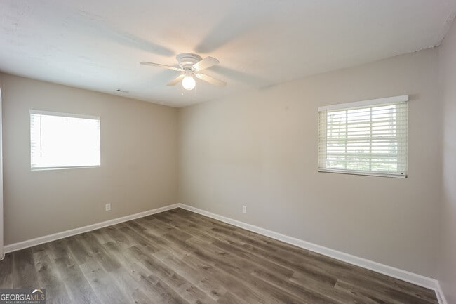 Building Photo - 8143 Huntington Dr