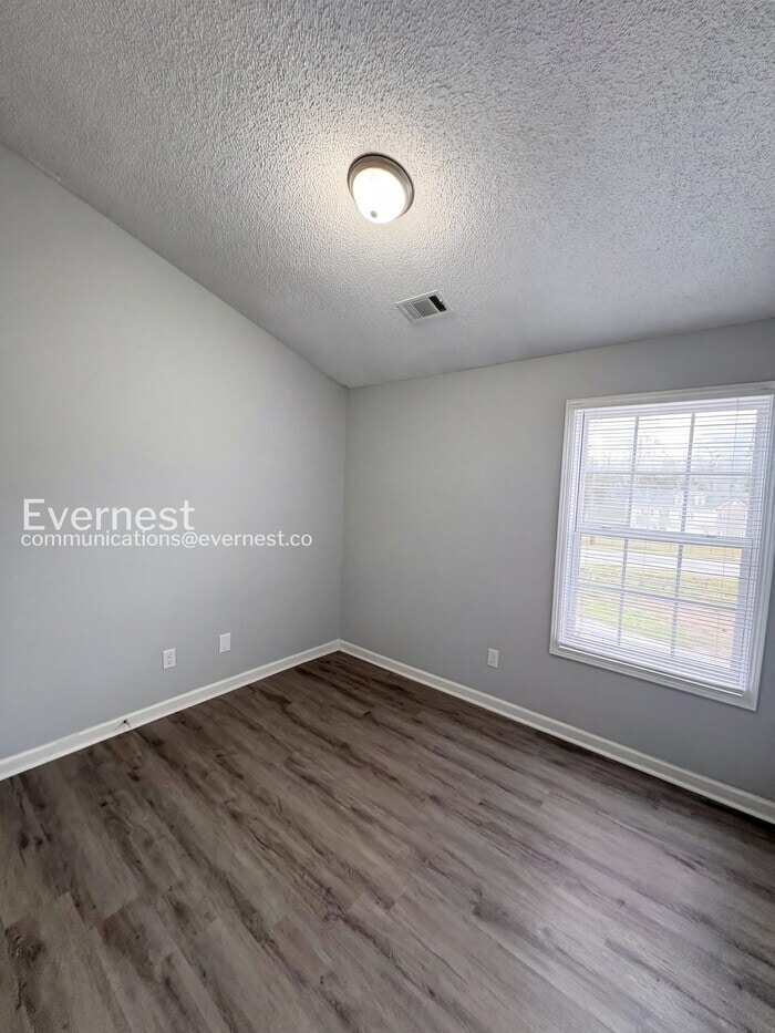 Building Photo - 8610 Thomas Ln