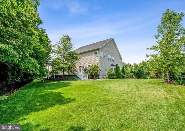 Building Photo - 41857 Rawnsley Dr
