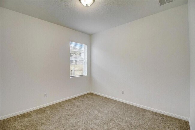 Building Photo - 117 Lacey Oak Lp
