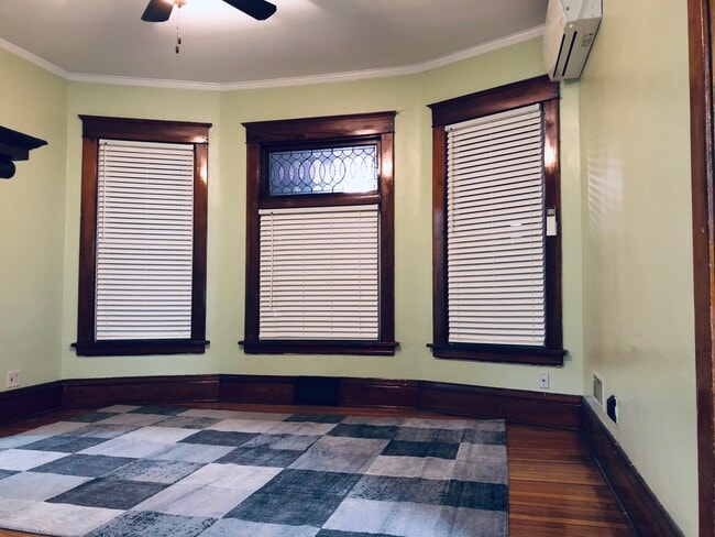 dining - 201 S Bassett St