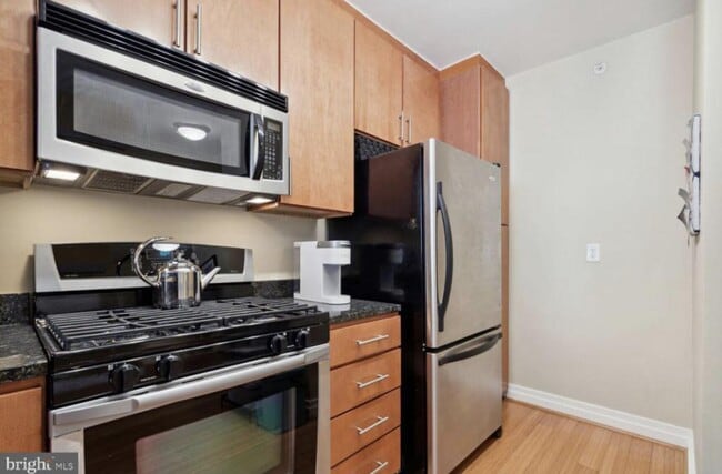 Building Photo - 915 E St NW