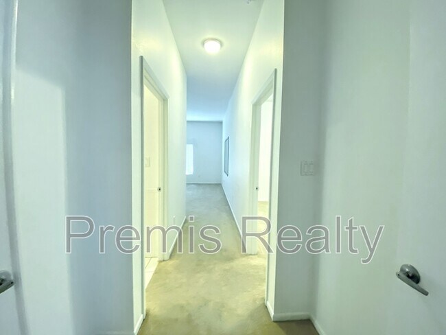 Building Photo - 642 Weathersfield Dr