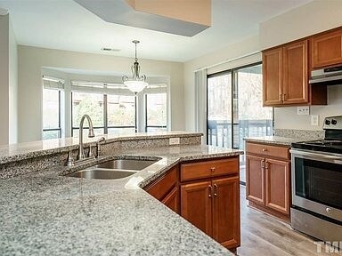 Kitchen, viewing dining nook - 622 New Kent Plz