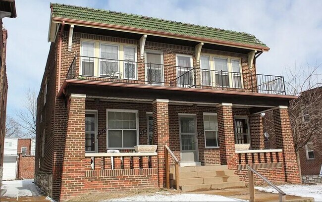 Building Photo - 4937-4939-4939 Winona Ave