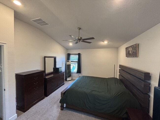 Building Photo - 9835 Olivia St