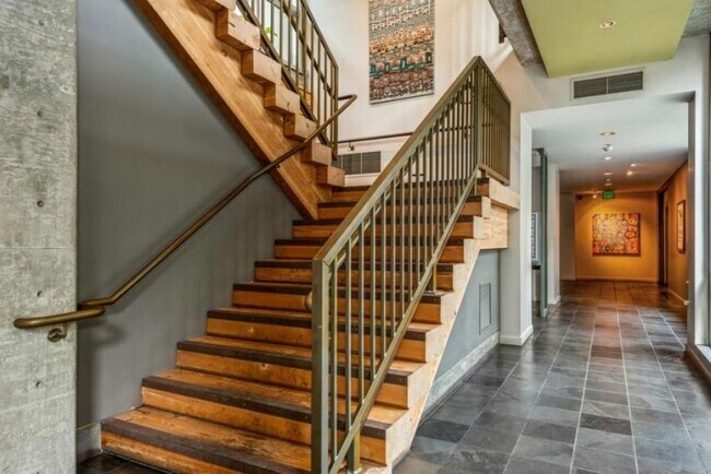 Building Photo - 1 bedroom in Seattle WA 98121