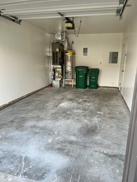 Building Photo - 5555 Glenridge Way