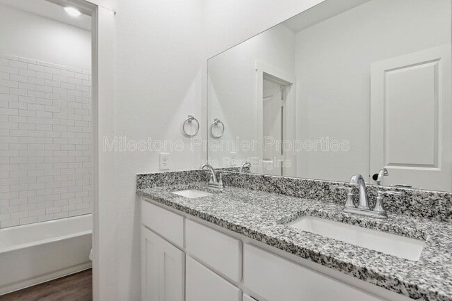 Building Photo - 718 W Texas St