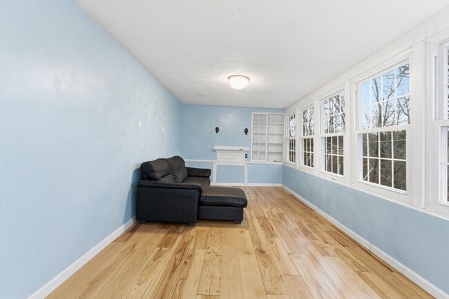 Building Photo - 16 Floyd St