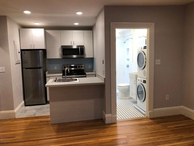 Building Photo - Back Bay 1bed / 1bath available Feb 1 $3450