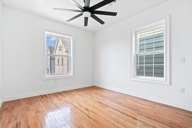 Building Photo - 133 W 4TH St