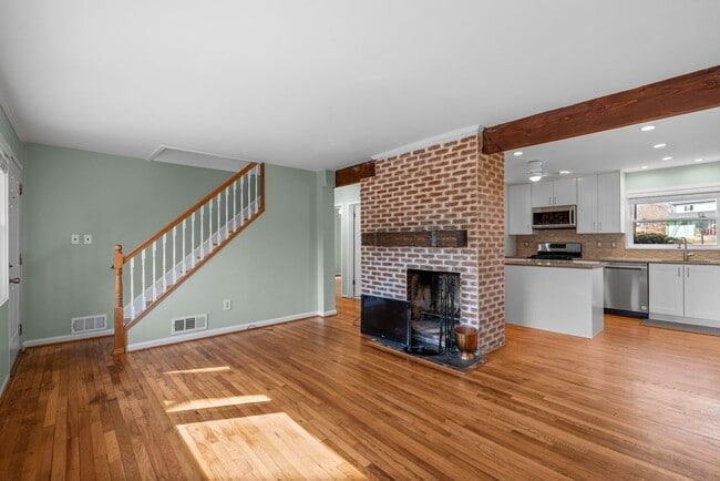 Building Photo - 4 Bed 2 Bath - Twinbrook Cape Cod - Move In Ready