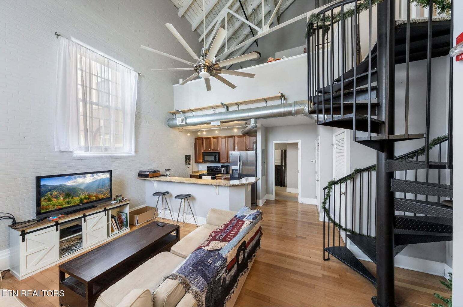 Building Photo - 130 E Glenwood Ave