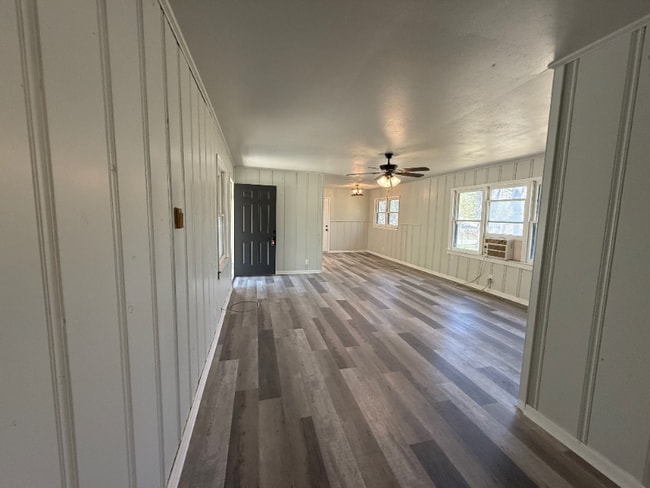 Building Photo - 920 Red Bud Dr