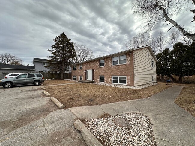 Building Photo - Regal Landing IIII