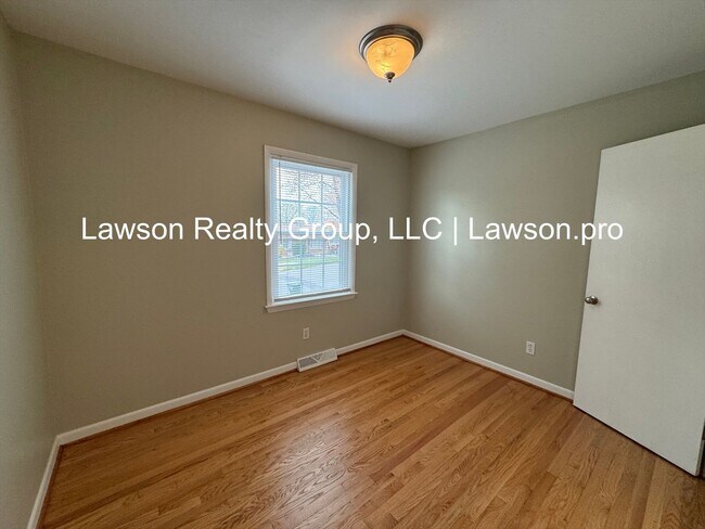 Building Photo - Beautiful Salem split level near the VA hospital