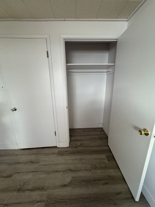 Building Photo - Student Housing: Private Bedroom