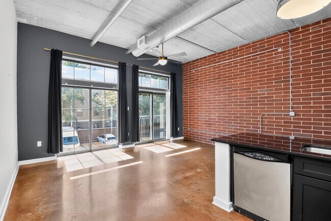 Building Photo - 626 N Graham St