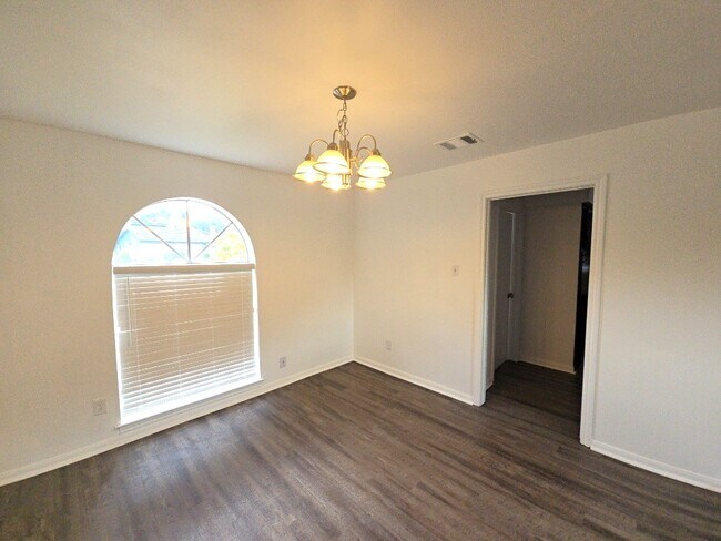 Building Photo - 3810 R V Mayfield Dr